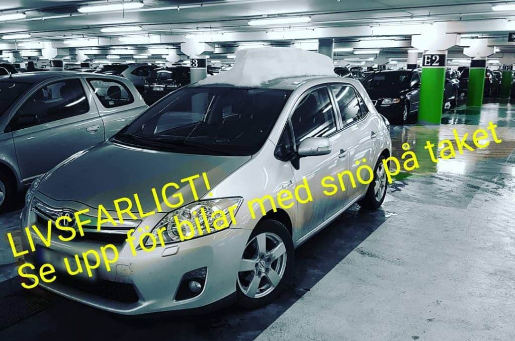 Livsfarligt – se upp för bil med snö på taket!